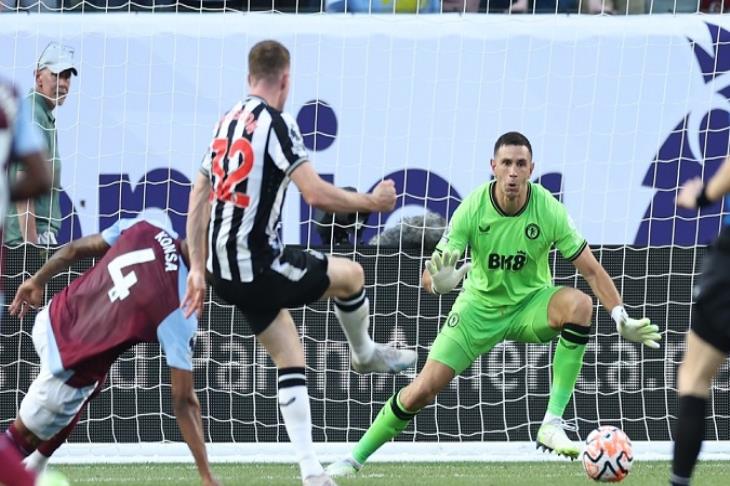 نيوكاسل يتعادل مع أستون فيلا استعدادًا للموسم الجديد